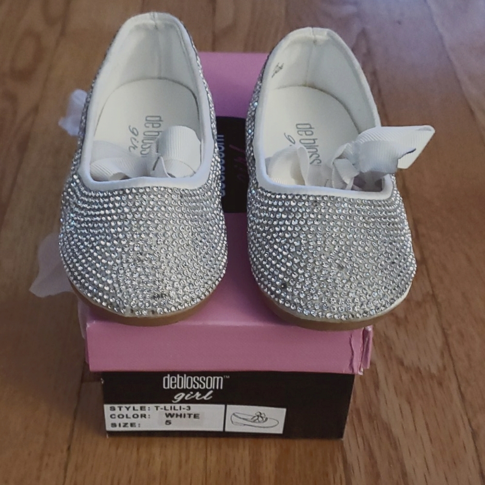 NWT toddler Rhinestone dress shoe!!